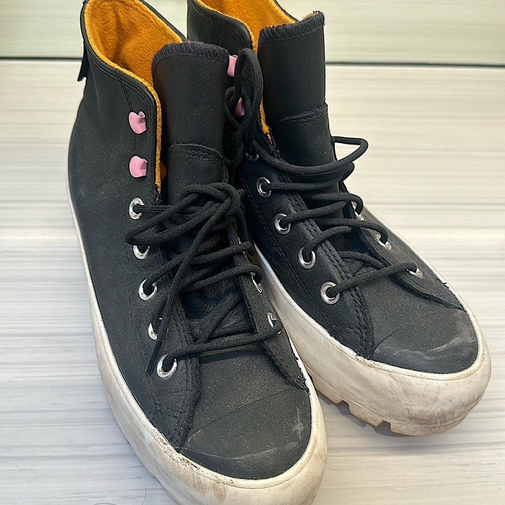 Converse women’s boot